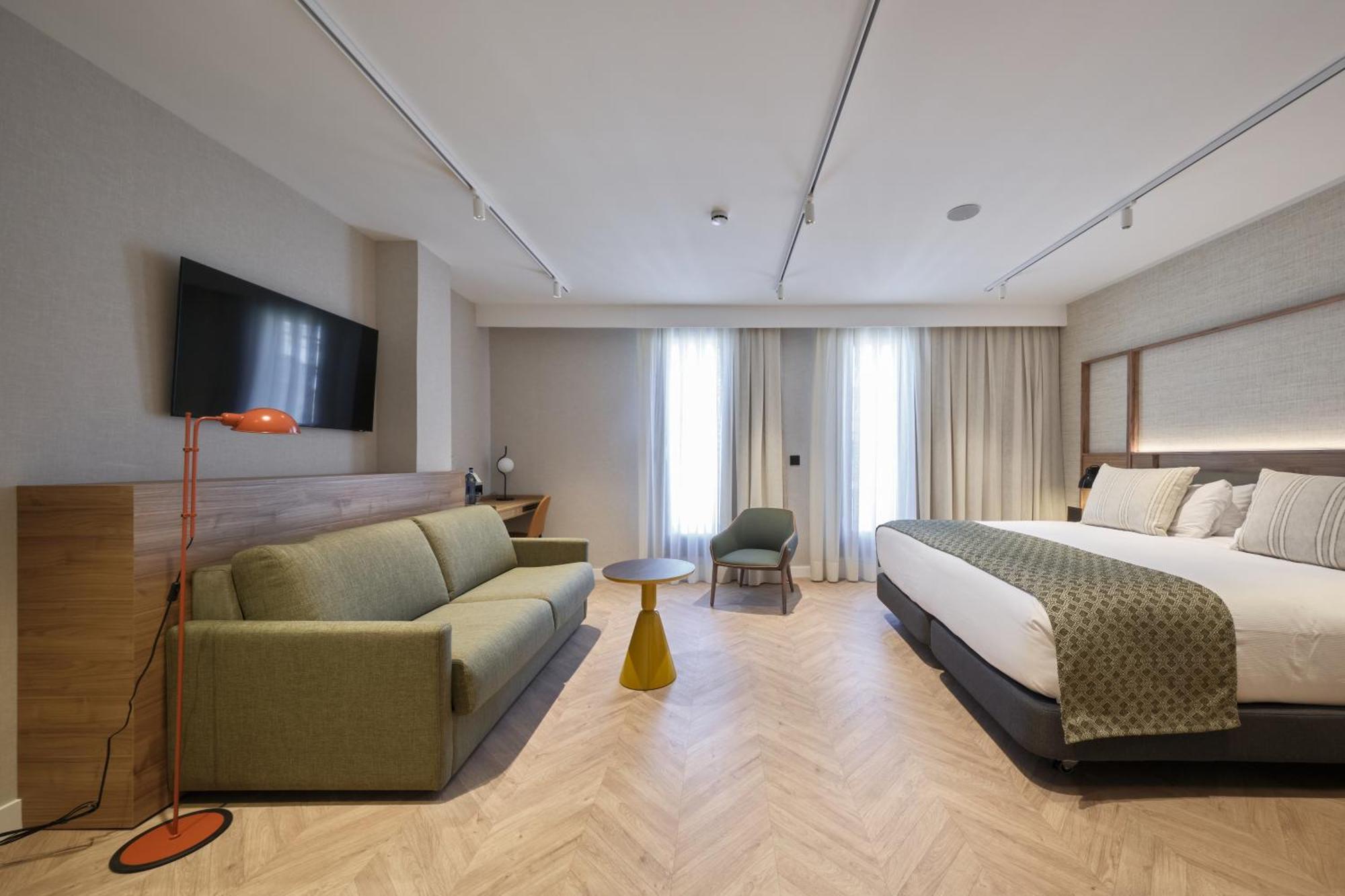 Catalonia Sagrada Familia 3*